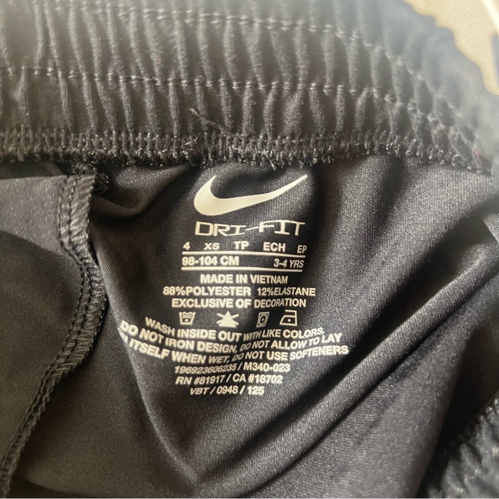 Nike Girls Dri-FIT Black Shorts Size 4 NWT - Picture 5 of 5